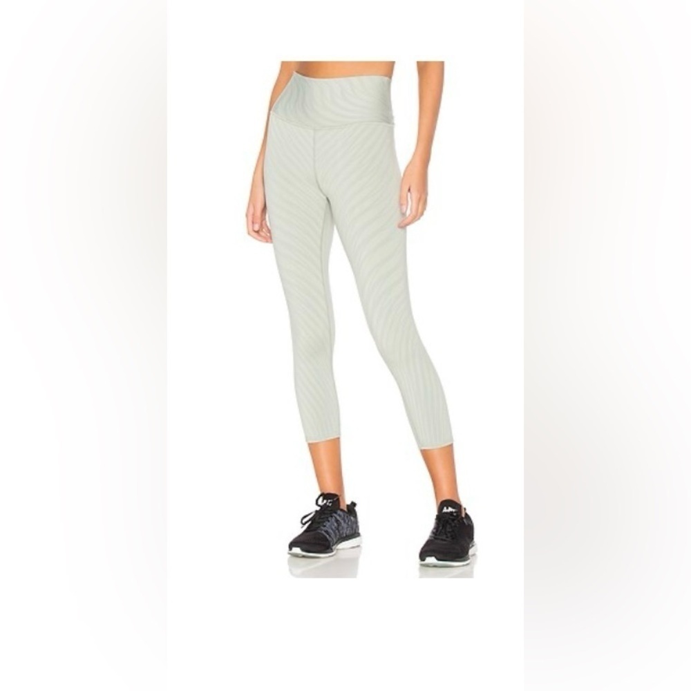 Alo Yoga High Waist Airbrush Capri in Pistachio Waves